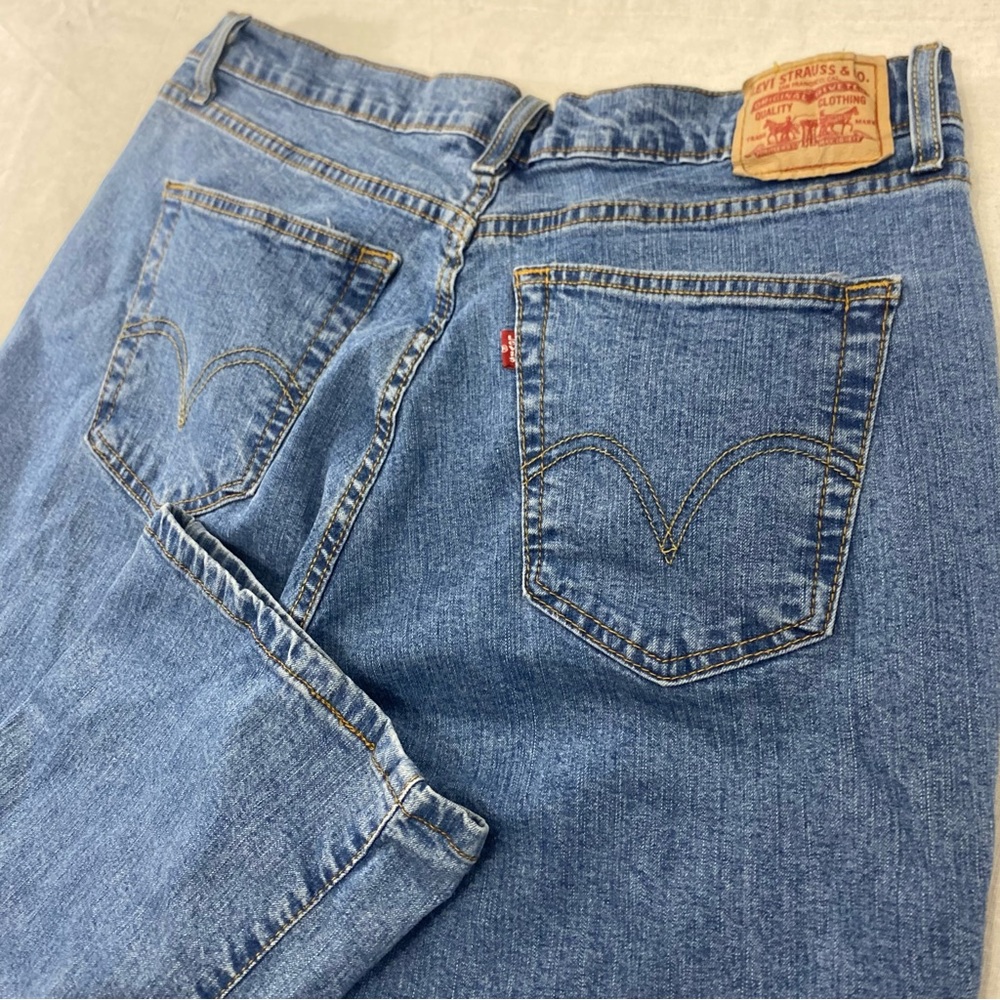 VTG Women 34x31 Levis 550 Classic Relaxed Boot Cut Light Wash Stretch Denim Jean